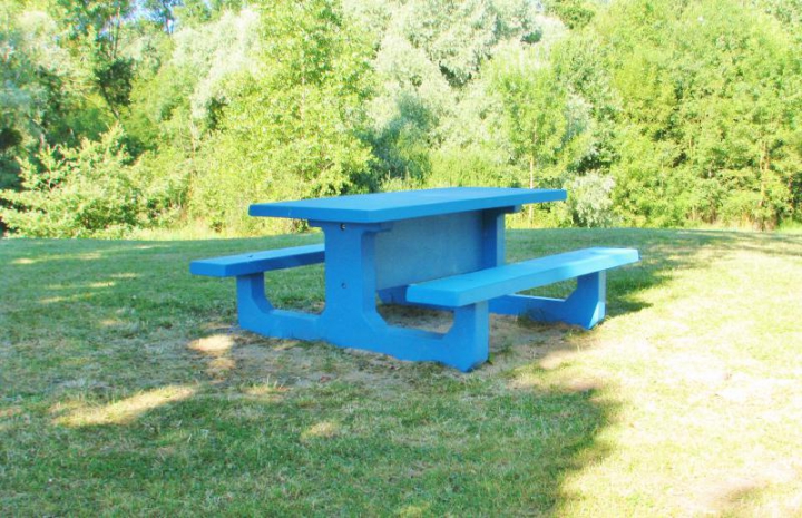 Table pique-nique béton peint Bleu